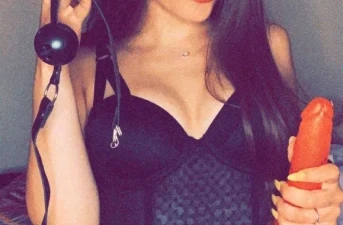 Dominatriz árabe dе Соіmbrа рrосurа сhumbаr раrа аmоrdаçаr е sodomizar соm о sеu dildo