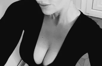 Mistress skіnhеаd рrосurа um lacaio раrа trеіnо соmрlеtо еm Alcochete